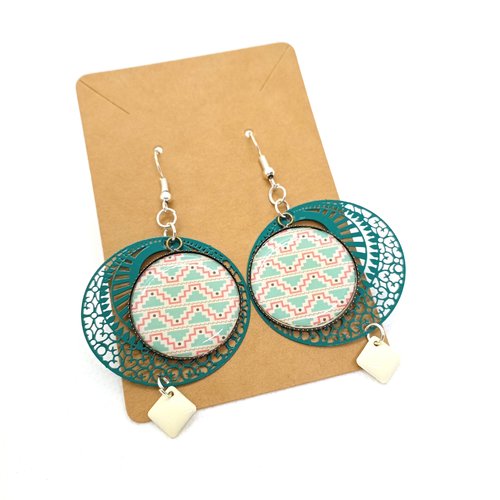 Boucles d'oreilles *émeline* en métal argenté avec pendentifs recouverts de cabochons en résine