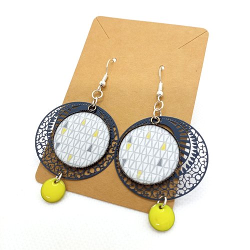 Boucles d'oreilles *maryse* en métal argenté avec pendentifs recouverts de cabochons en résine