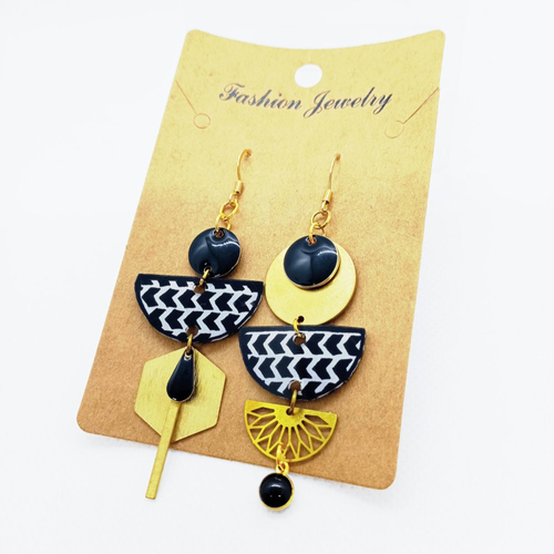 Boucles d'oreilles asymétriques *noellia* en laiton doré avec pendentifs fait main