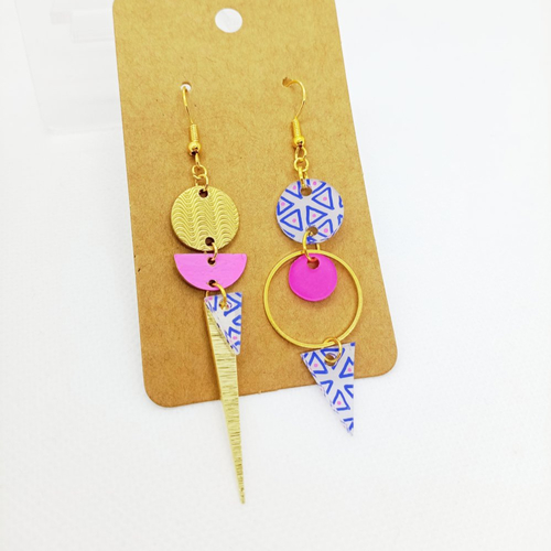 Boucles d'oreilles asymétriques *lucia* en laiton doré avec pendentifs fait main