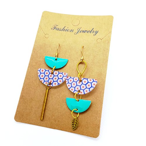 Boucles d'oreilles asymétriques *darling* en laiton doré avec pendentifs fait main