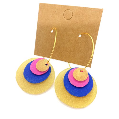 Boucles d'oreilles  créoles *brigitte* en laiton doré avec pendentifs en acrylique *fait main*