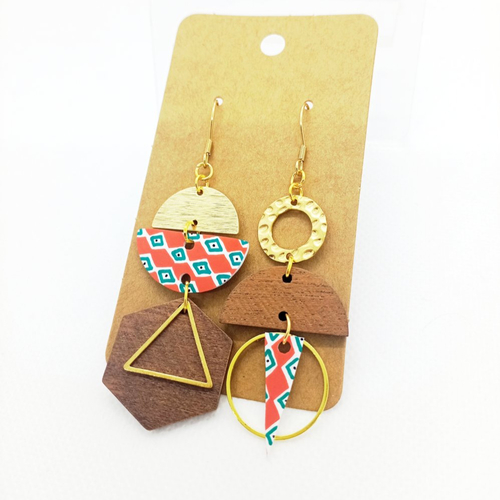 Boucles d'oreilles asymétriques *johanny* avec pendentifs en bois et en acrylique fait main