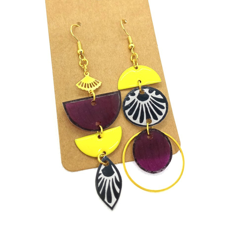 Boucles d'oreilles asymétriques *charlotte* en laiton doré avec pendentifs fait main