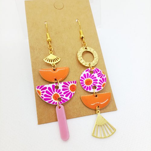 Boucles d'oreilles asymétriques *jem* en laiton doré avec pendentifs fait main