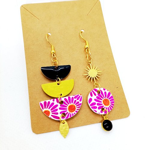 Boucles d'oreilles asymétriques *hortense* en laiton doré avec pendentifs en acrylique fait main
