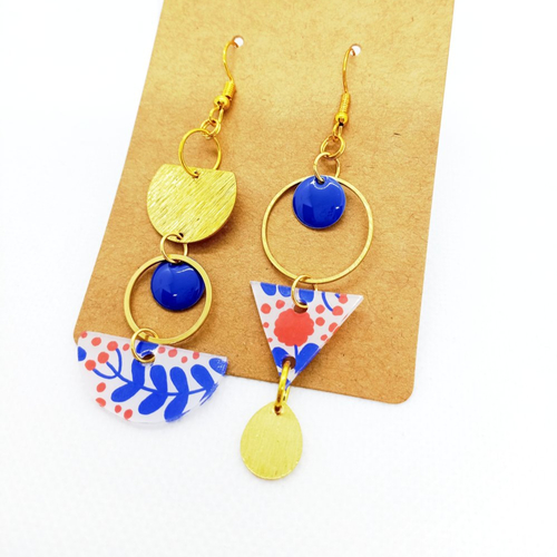 Boucles d'oreilles asymétriques *jane* en laiton doré avec pendentifs fait main