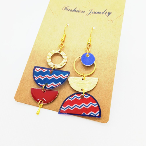 Boucles d'oreilles asymétriques *sanary* en laiton doré avec pendentifs fait main