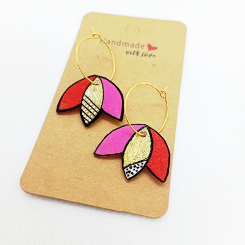 Boucles d'oreilles  créoles *sam* en laiton doré avec pendentifs en acrylique *fait main*