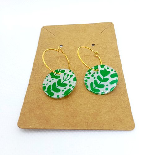 Créoles *fleurs vertes* en laiton doré avec pendentifs en acrylique *fait main*