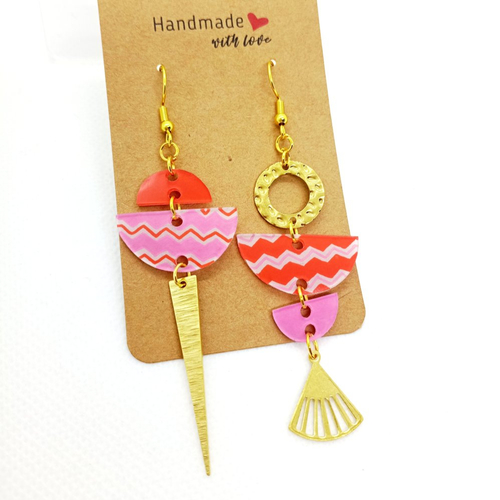 Boucles d'oreilles asymétriques *marila* en laiton doré avec pendentifs fait main