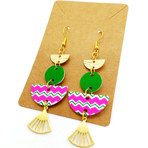 Boucles d'oreilles asymétriques *alexandra* en laiton doré avec pendentifs en acrylique fait main