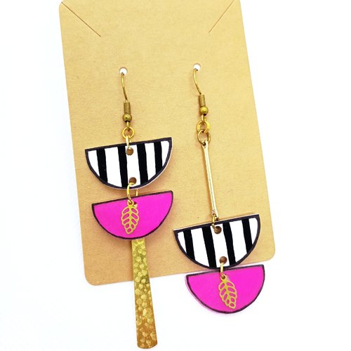 Boucles d'oreilles asymétriques *sacha* en laiton doré avec pendentifs fait main