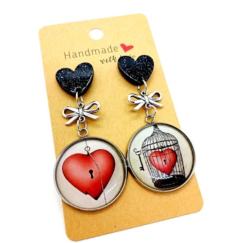 Boucles d'oreilles avec cabochons en résine