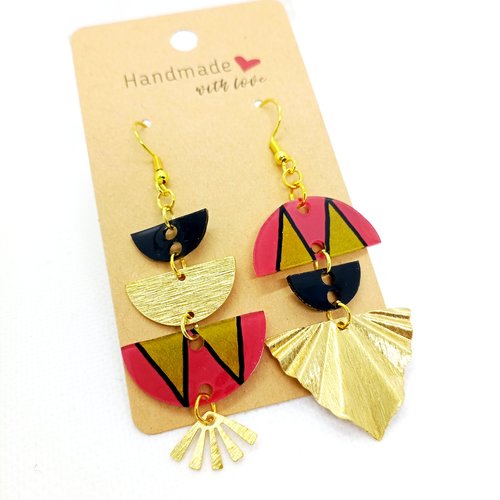 Boucles d'oreilles asymétriques en laiton doré avec pendentifs fait main