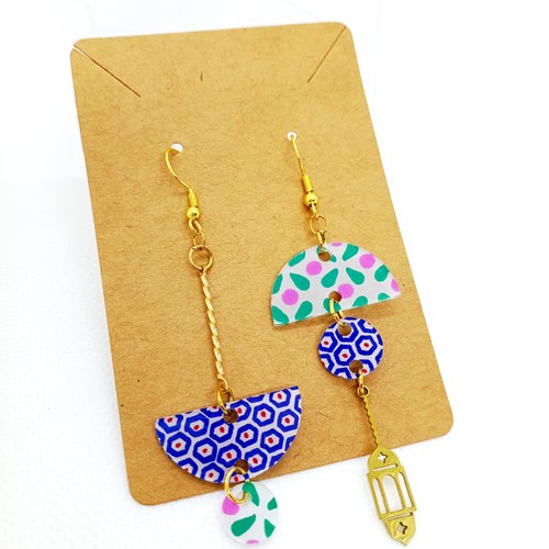 Boucles d'oreilles asymétriques *arkana* en acier inoxydable doré avec pendentifs fait main