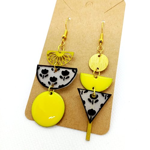 Boucles d'oreilles asymétriques en laiton doré avec pendentifs fait main