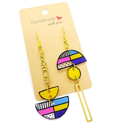 Boucles d'oreilles asymétriques en acier inoxydable doré avec pendentifs en acrylique fait main