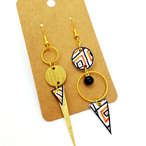 Boucles d'oreilles asymétriques en laiton doré avec pendentifs fait main