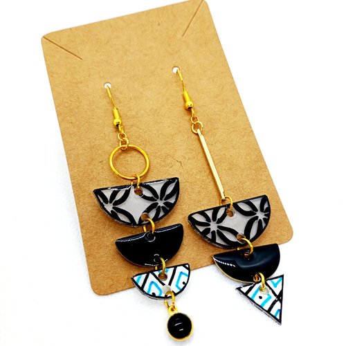 Boucles d'oreilles asymétriques en laiton doré avec pendentifs fait main