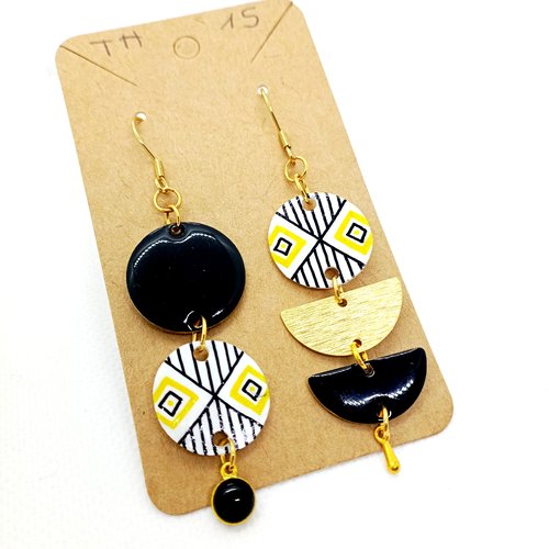 Boucles d'oreilles asymétriques