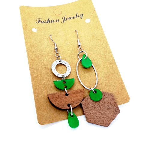 Boucles d'oreilles asymétriques