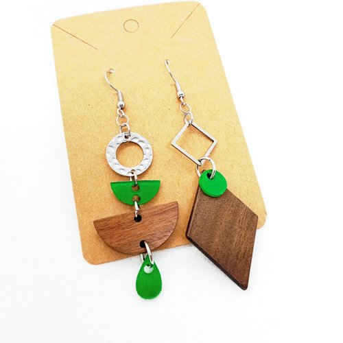 Boucles d'oreilles asymétriques