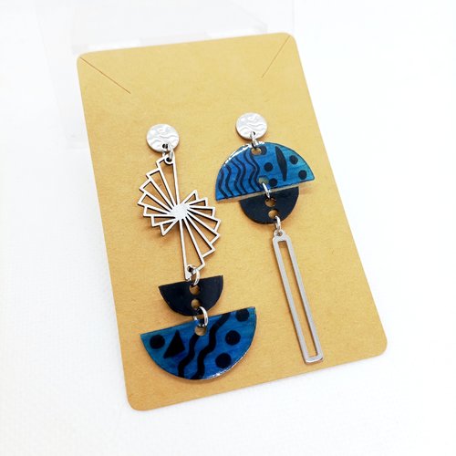 Boucles d'oreilles pendantes asymétriques