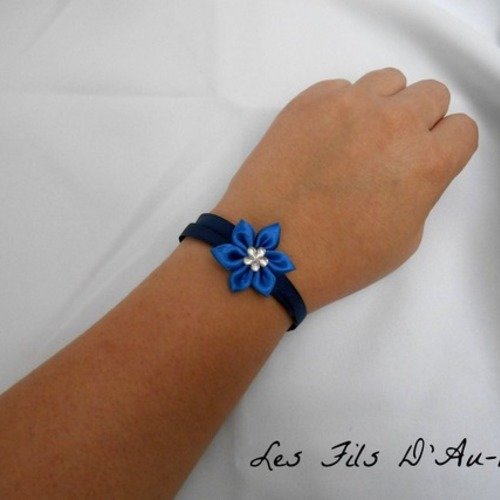 Bracelet en satin bleu roi avec fleur en satin bleu roi 