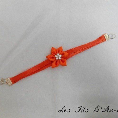 Bracelet en satin orange avec fleur en satin orange 
