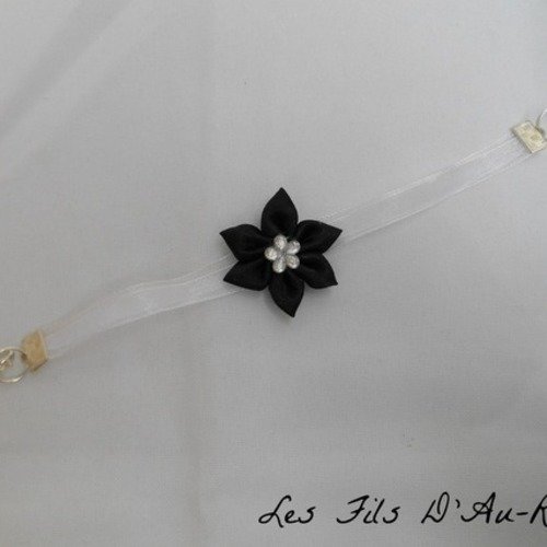 Bracelet en satin blanc avec fleur en satin noir 