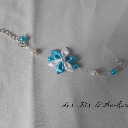 Bracelet avec fleur en satin double couleurs bleu turquoise et blanche 