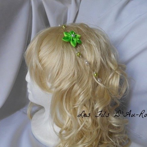 Bijoux 2 en 1 accessoire de coiffure et collier avec fleur en satin vert pomme 