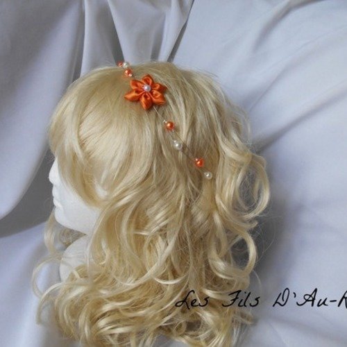 Bijoux 2 en 1 accessoire de coiffure et collier avec fleur en satin orange 