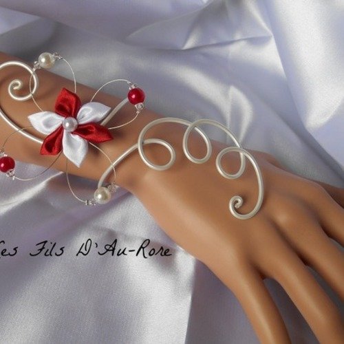 Bracelet juliette avec fleur en satin rouge et fil aluminium nacrée 