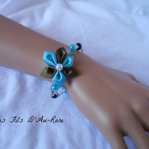 Bracelet zoé avec fleur en satin de couleur marron et turquoise 