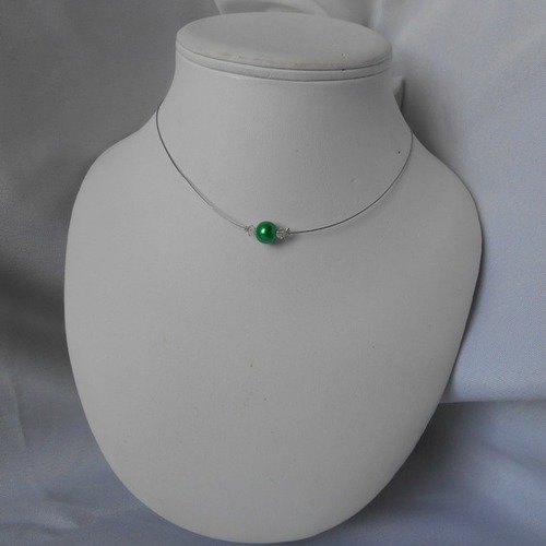 Collier classica avec perle verte et perles swarovski 