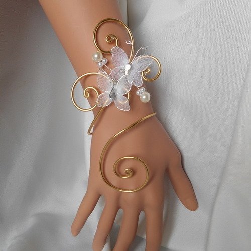 Bracelet " orelya " avec papillon blanc et fil aluminium doré 