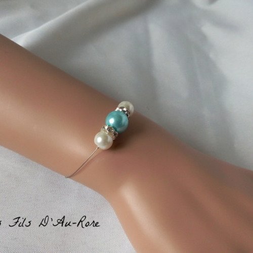 Bracelet " azur " avec perles nacrée & bleu ciel 