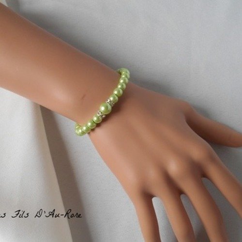 Bracelet mariage "chloe " tout en perles nacrée vert claire 
