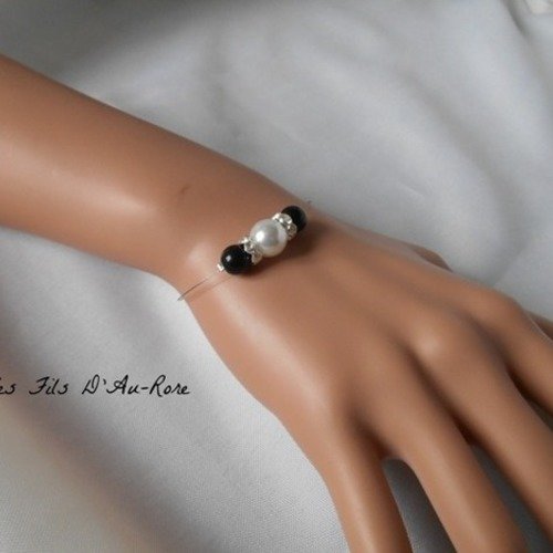 Bracelet " azur " avec perles nacrée & noir 