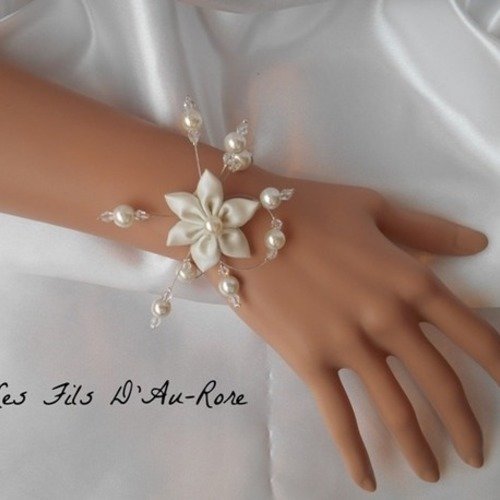 Bracelet mariage " louane" avec perles & fleurs en satin ivoire 