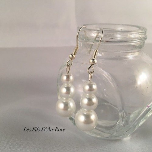 Boucles d'oreille "tunise" avec 3 perles nacrée blanche 