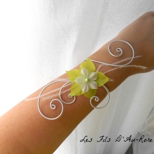 Bracelet mariage "malaga" avec fleur de soie blanche & vert anis 