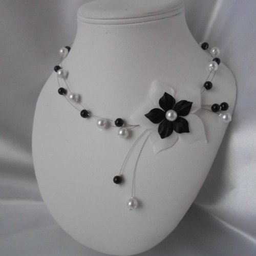 Parure mariage 2 pièces "white" collier & boucles fleur de soie noir et blanche 