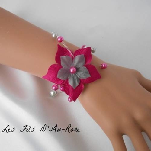 Bracelet mariage "charlotte" avec fleur de soie fuchsia et grise 