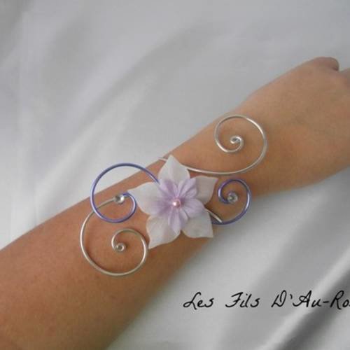 Bracelet mariage "justine" avec fleur de soie mauve & blanche 