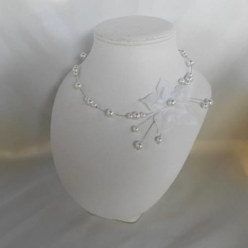 Collier mariage "amelie" fleur en soie et perles nacrée blanche 