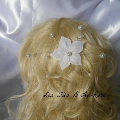 Pics à cheveux "amelie" avec fleur de soie et perles blanche 