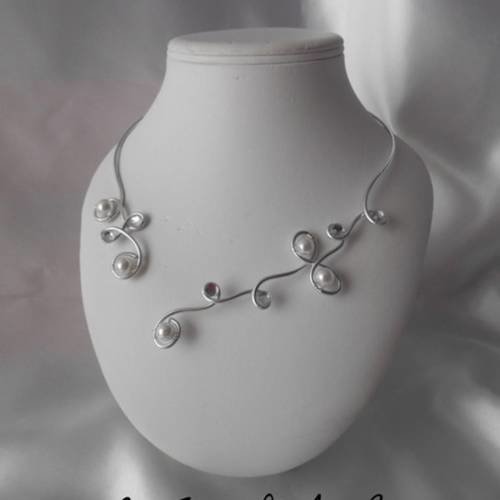 Collier mariage "mariane" fils aluminium argenté , strass & perles blanche 